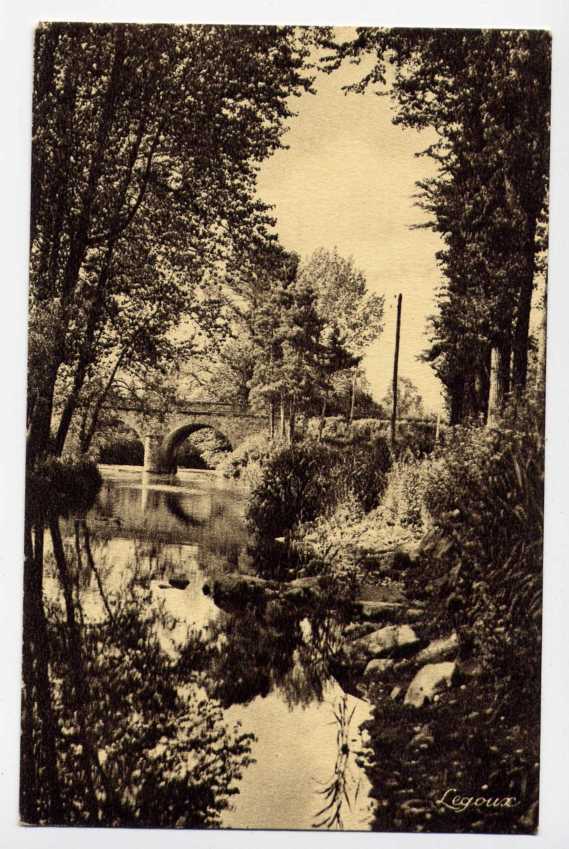 Réf 101  - LE VEY Près CLECY - Le Pont Du VEY Vu De L´Hôtellerie Du Moulin - Clécy