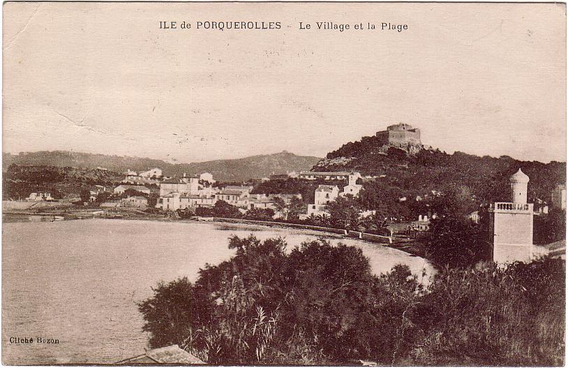 ILE DE PORQUEROLLES(83) / Le Village Et La Place - D3753 - Porquerolles