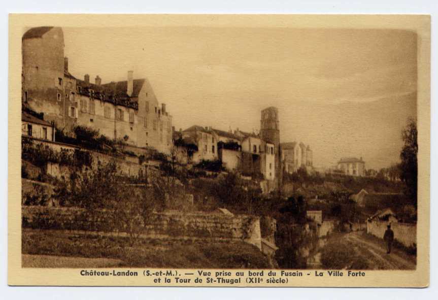 Réf 106  - CHATEAU LANDON - Vue Prise Au Bord Du FUSAIN - La Ville Forte Et La Tour SAINT-THUGAL - Chateau Landon
