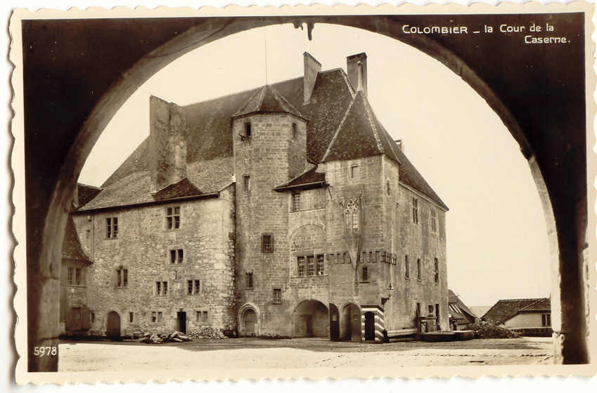 A76 - COLOMBIER - La Cour De La Caserne - Colombier