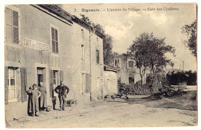 5822 - SIGNEULX - L'entrée Du Village - Café Des Cyclistes - Virton