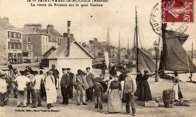 Carte Postale  De St Vaast La Hougue -- La Vente Du Poisson Sur Le Quai Vauban - Saint Vaast La Hougue