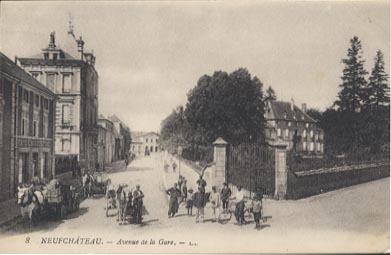 Neuchâteau Avenue De La Gare , Attelage Très Animée - Neufchateau