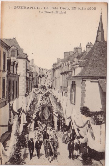 Guérande - La Fête Dieu - 25 Juin 1905 - Rue Saint-Michel - Guérande