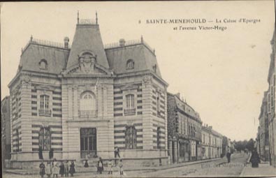 Ste Ménéhould La Caisse D´épargne Et L´avenue Victor Hugo Animée Petit Plan - Sainte-Menehould