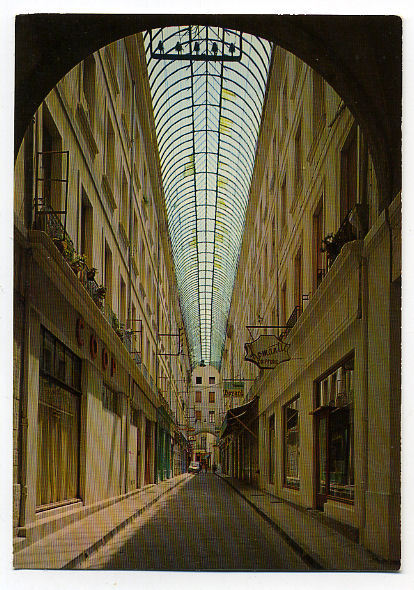 Carpentras Passage Boyer La Rue Vitrée - Carpentras