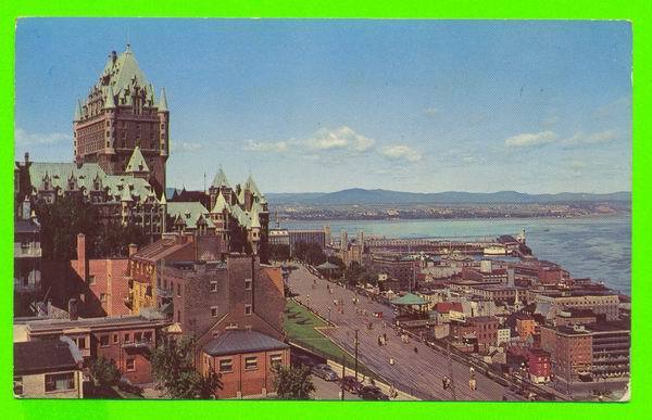 QUÉBEC - LE CHATEAU FRONTENAC - VIEW OF THE LOWER TOWN - ANIMATED - - Québec - Château Frontenac