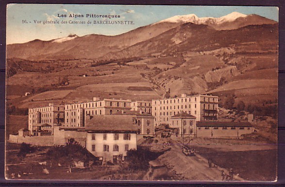 ALPES DE HAUTE PROVENCE - Barcelonnette - Vue Generale Des Casernes - Barcelonnette