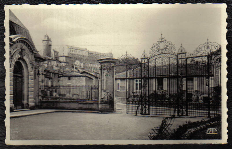 BAR LE DUC - Entrée Du Parc - Vue Sur Le Collège Saint Louis - Bar Le Duc