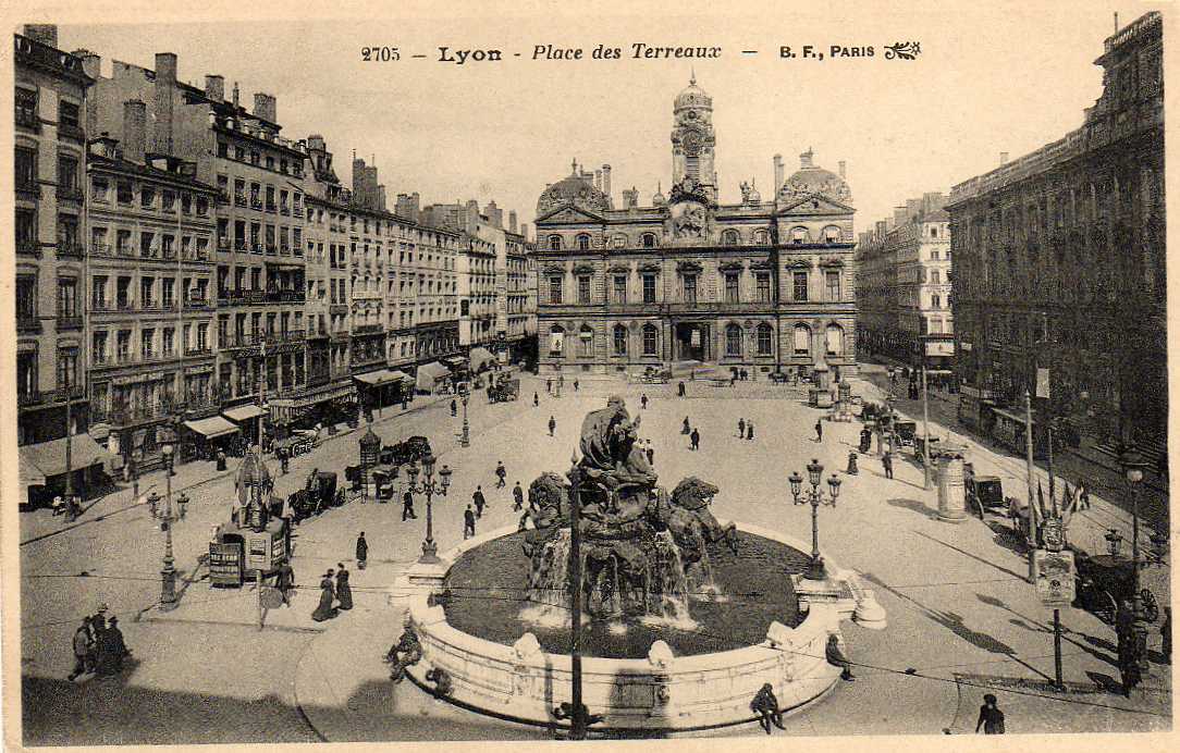69 LYON I Place Terreaux, Animée, Ed BF 2705, 190? - Lyon 1