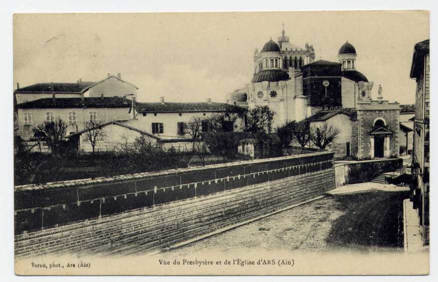 Réf 72  - ARS - Vue Du Presbytère Et L´église - Ars-sur-Formans