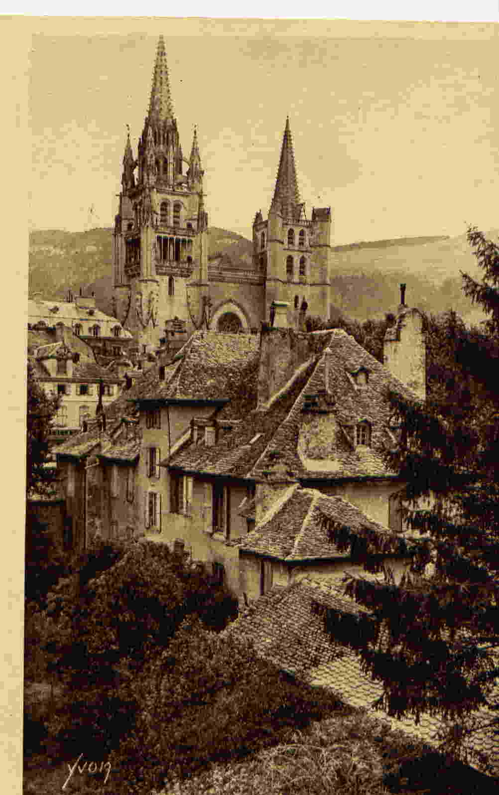 3 - MENDE - La Cathedrale Saint-Pierre - Mende