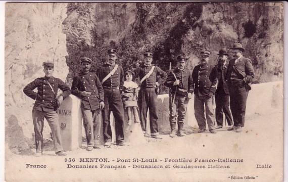 06 MENTON Pont St LOUIS Frontiere Franco Italienne  Douanier Et Gendarme - Douane