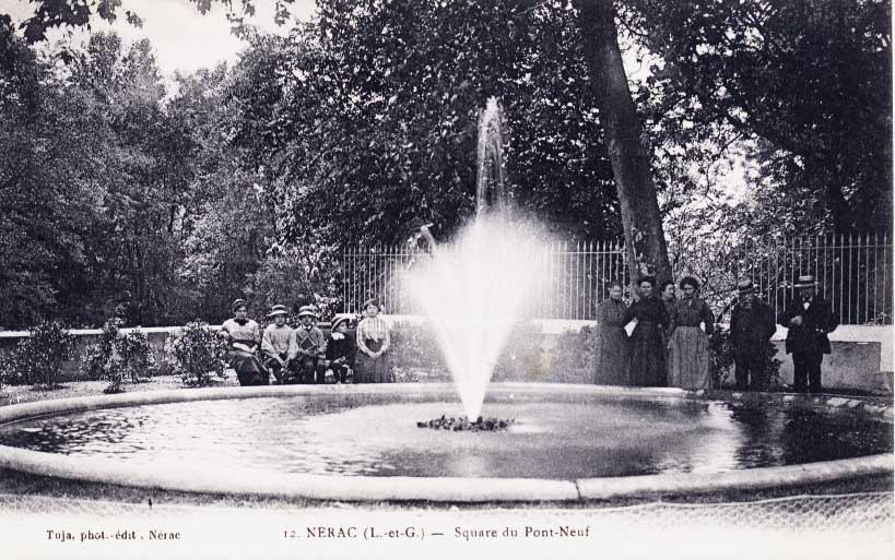 Cpa Nerac (47, Lot Et Garonne) Square Du Pont-Neuf , Animée . Ed Tuja - Nerac