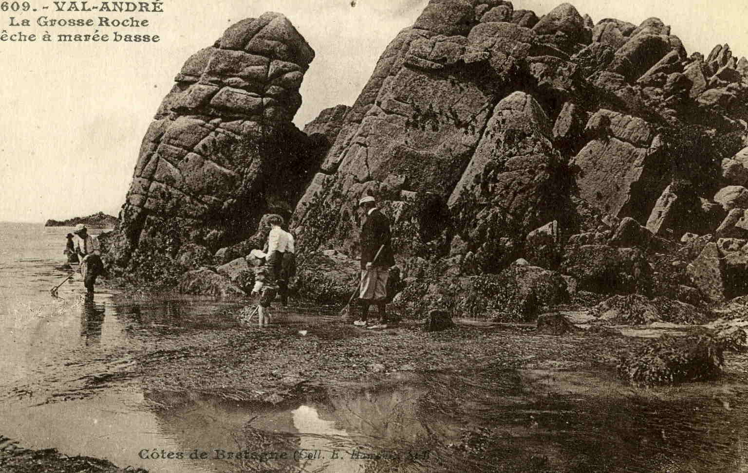 CPA VAL ANDRE Grosse Roche Peche A Maree Basse  (animée) - Pléneuf-Val-André