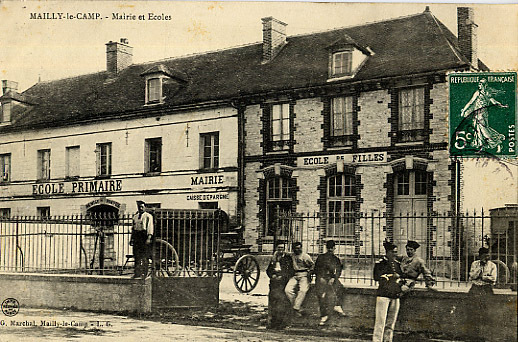 51 - MARNE - MAILLY Le CAMP - BANQUE - CAISSE D´EPARGNE - MAIRIE - ECOLE - BELLE CARTE ANIMEE - Banken