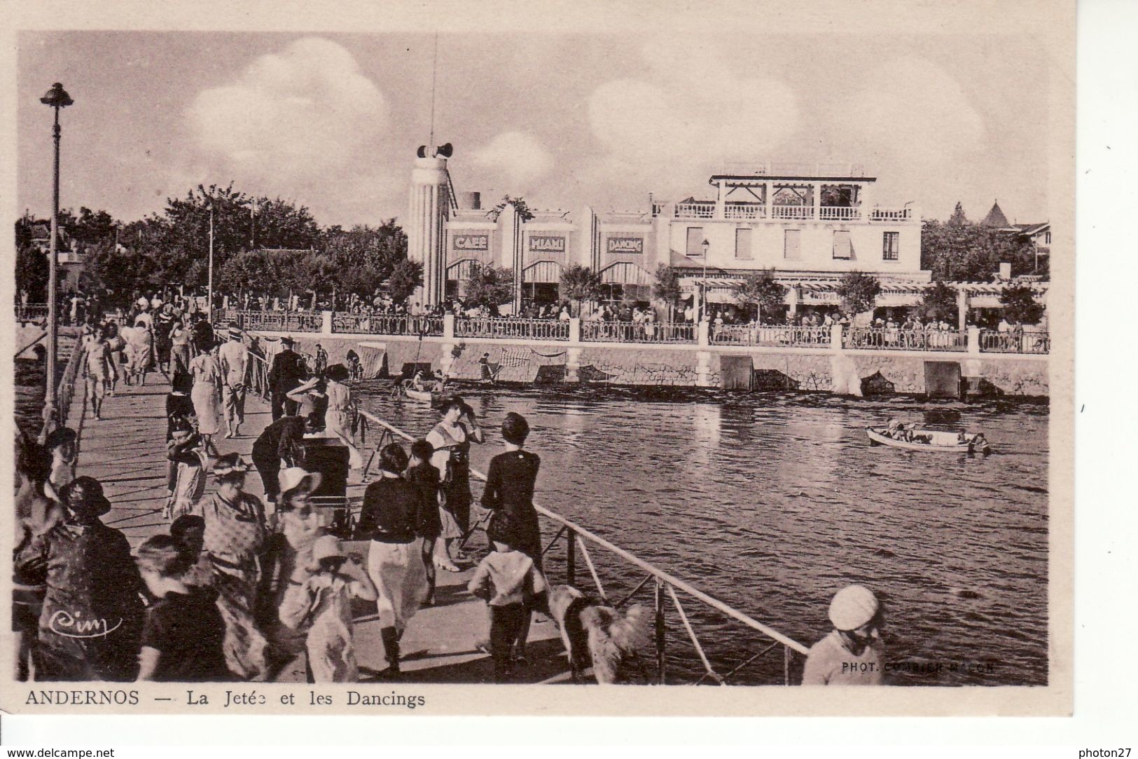 ANDERNOS LES BAINS, La Jetée Et Les Dancings (très Animée) - Andernos-les-Bains