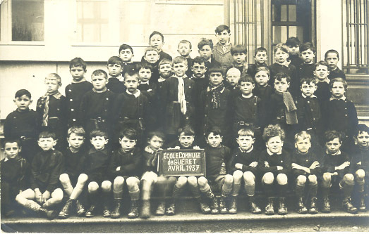 23 - CREUSE - GUERET - ECOLE - SUPERBE CARTE D´UNE CLASSE De GARCONS En AVRIL 1937 - TOP SELECTION RARE - Guéret