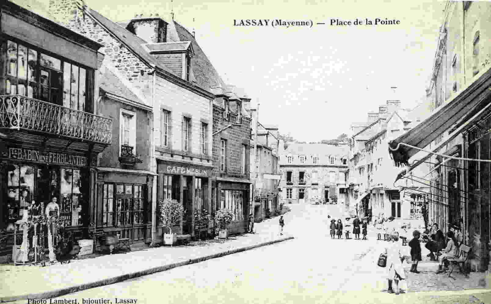 LASSAY - Place De La Pointe - Lassay Les Chateaux