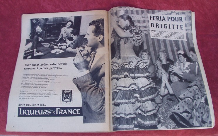 Paris Match "BRIGITTE BARDOT" 1958. - People
