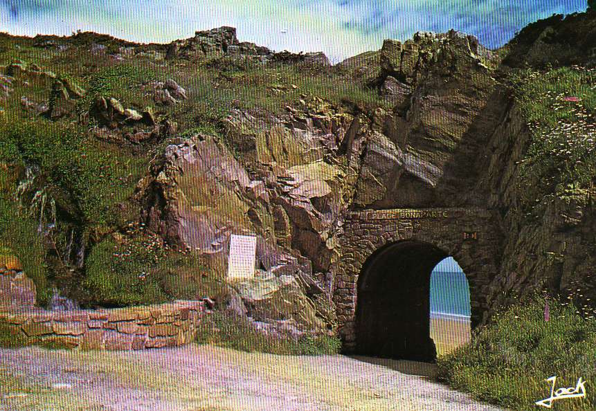 Plouha Tunnel Acces Plage Bonaparte - Plouha