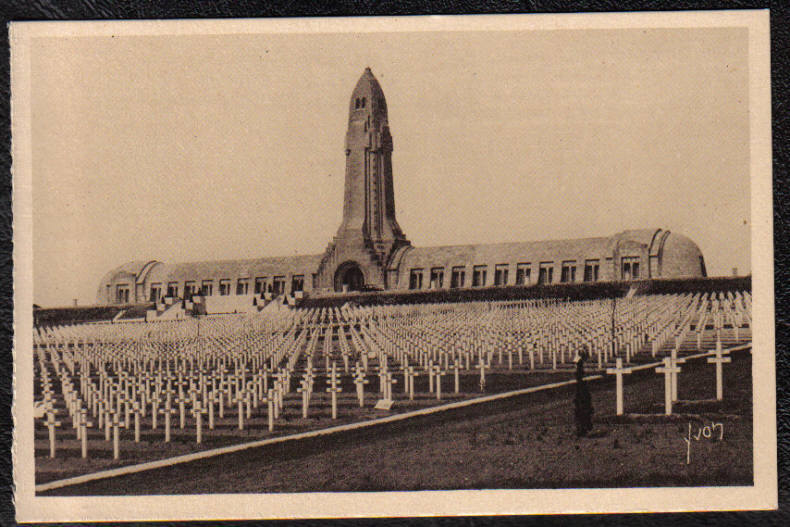 VERDUN - Le Cimetière National Et L'Ossuaire De Douaumont - Verdun