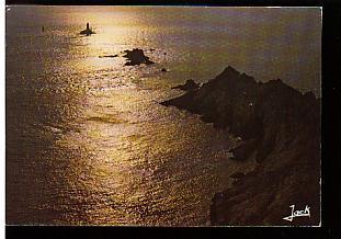 Jolie CP Crépuscule à La Pointe Du Raz De Sein Le Phare De La Vieille Flamme De Perros-Guirec Du 25-7-83 - La Pointe Du Raz