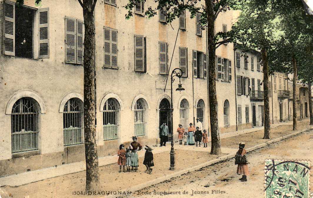 83 DRAGUIGNAN Ecole Supérieure De Jeunes Filles, Animée, Carte Glacée Colorisée, Ed Guende 1304, 1907 - Draguignan