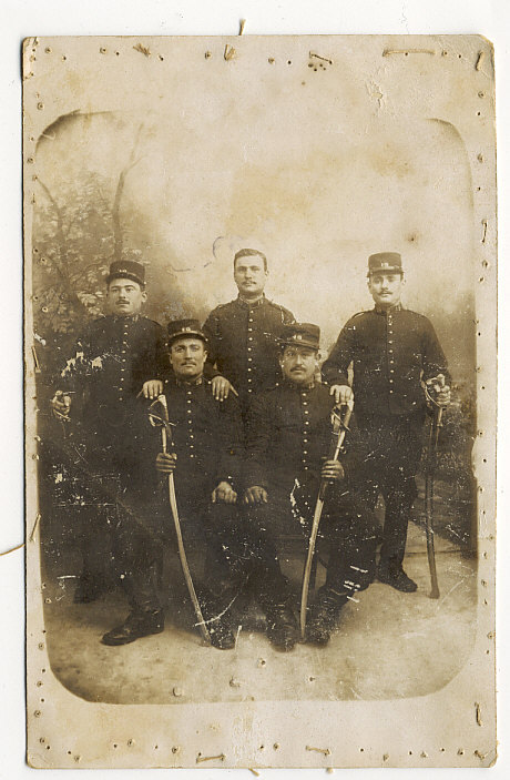 PHOTOS EN CARTES POSTALES DE MILITAIRES EN UNIFORME SEULS OU ACCOMPAGNES, - Uniforms