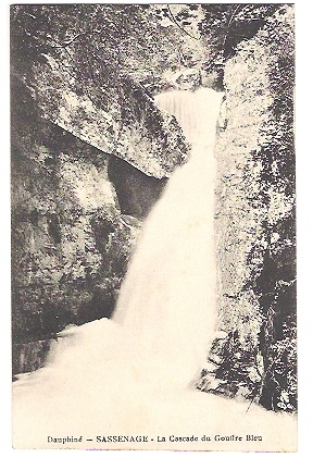 SASSENAGE ,La Cascade Du Gouffre Bleu  ;TB - Sassenage