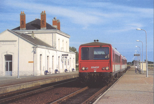 17 - CHARENTE MARITIME - SAUJON - CHEMIN DE FER - GARE De SAINTES - TRAIN - AUTORAILS X 2237 Et X 2223 - Saujon