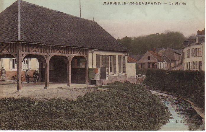 60 MARSEILLE EN BEAUVAISIS  Cpa Animée Et Colorée De La Mairie - Marseille-en-Beauvaisis