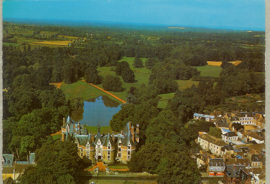 CPM A GAUCHE CHATEAU ET A DROITE VUE DU VILLAGE - Bonnetable