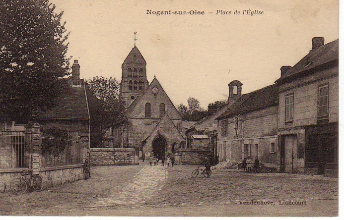 60 NOGENT SUR OISE  ++ Belle Cpa Animée De La Place De L´Eglise + Bicylcette - Nogent Sur Oise