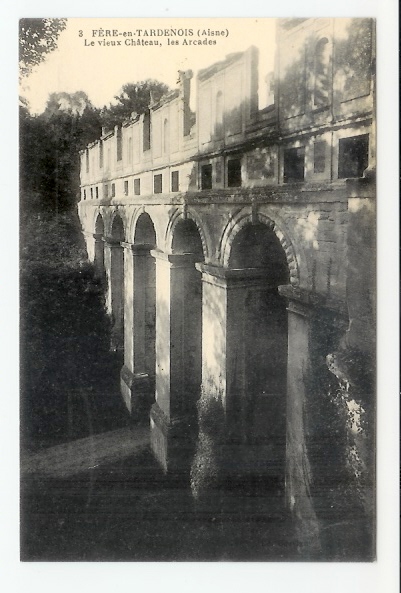 Fère En Tardenois: Le Vieux Chateau, Les Arcades (06-1206) - Fere En Tardenois