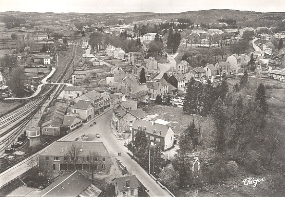 23 - CREUSE - LA COURTINE - PANORAMA - CHEMIN De FER - GARE - TRAIN - CHATEAU D´EAU - SUPERBE VUE Du VILLAGE - N° 67"6 - La Courtine