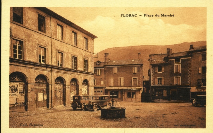 Florac - Place Du Marché ( Anciennes Automobiles ) - Florac