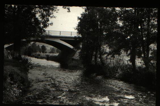 1427 - Ortheuville  Le Pont Sur L'ourthe - Tenneville