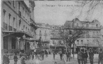 04 // ALPES DE HAUTE PROVENCE / FORCALQUIER / Mairie Et Place Du Bourguet, Albert Crest Editeur - Forcalquier