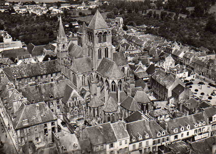 14.SAINT PIERRE SUR DIVES. Vue Aérienne Sur L'Eglise. Carte Dentelée. - Altri & Non Classificati