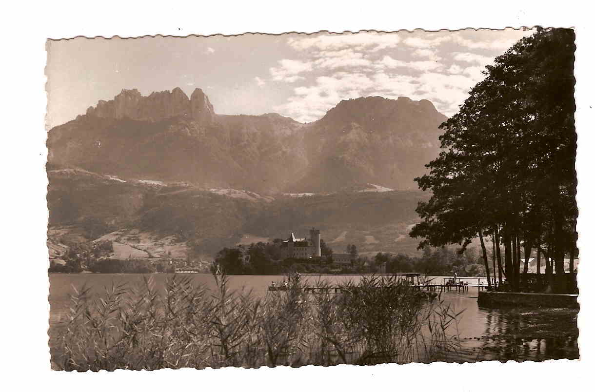 Lac D'Annecy - DUINGT - Le Château. Les Dents De Lanfon, à Droite Le Parc De L'Hôtel Du Lac. - Duingt