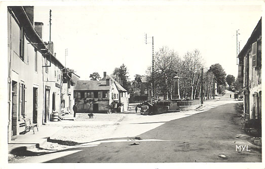 87 - HAUTE-VIENNE - SAINT GERMAIN Les BELLES - CHAMP De FOIRE - MONUMENT Aux MORTS - VOITURE - Saint Germain Les Belles