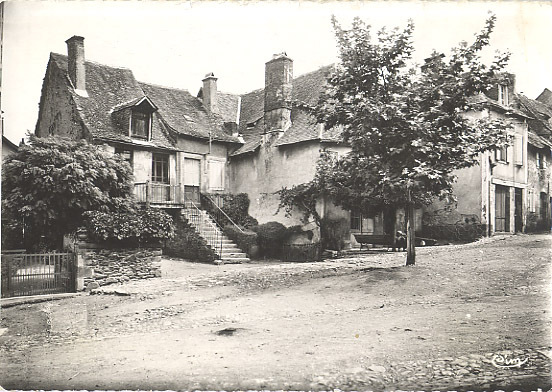 19 - CORREZE - JUILLAC - VIEILLES MAISONS - Juillac