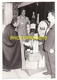 PHOTO DE PRESSE / RARE  : Enrico MACIAS : Son Poids En Champagne . 1970 - Foto