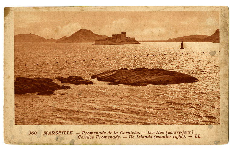 {17255} 13 Marseille Promenade De La Corniche , Les Iles (contrejour). - Endoume, Roucas, Corniche, Plages