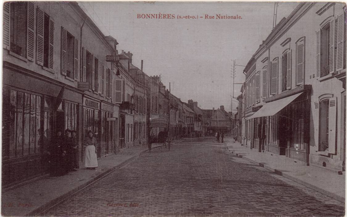 BONNIERES N°4: ANIMATION RUE NATIONALE. ( Cp. Toilée) - Bonnieres Sur Seine