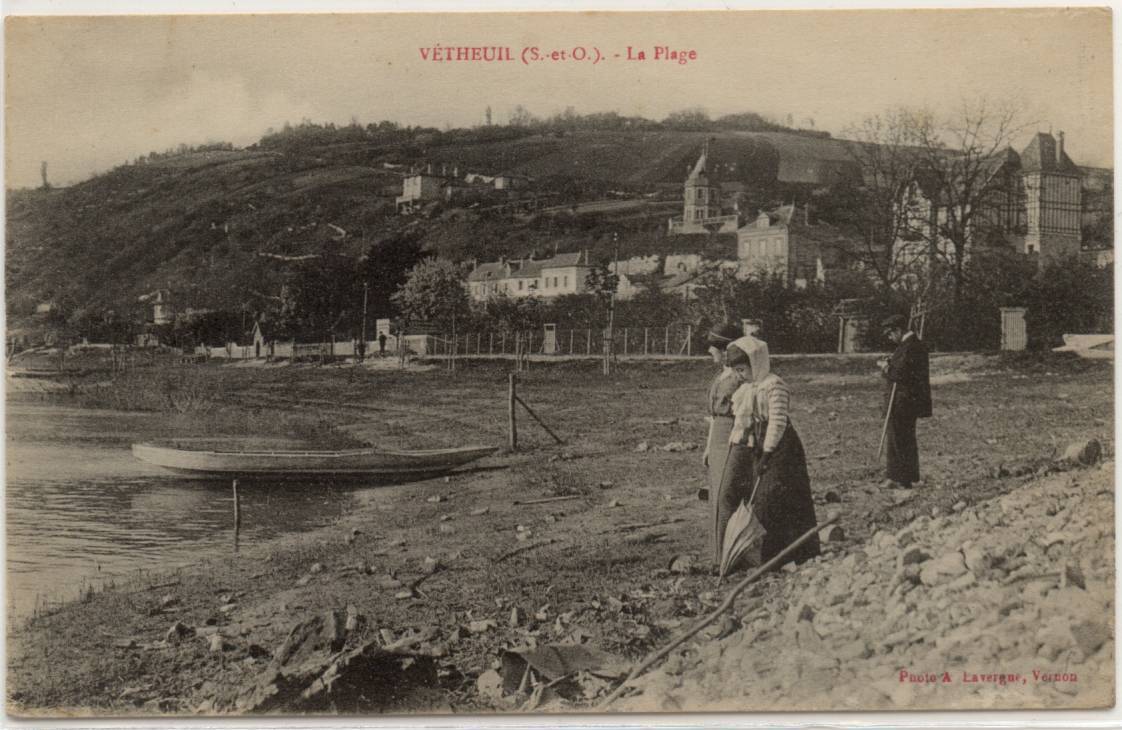 VETHEUIL (680 Habitants): PROMENEURS SUR LA PLAGE - Vetheuil