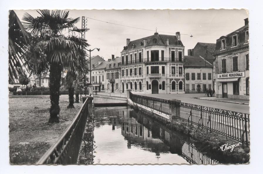 65/  VIC - BIGORRE  : Le Canal - Vic Sur Bigorre