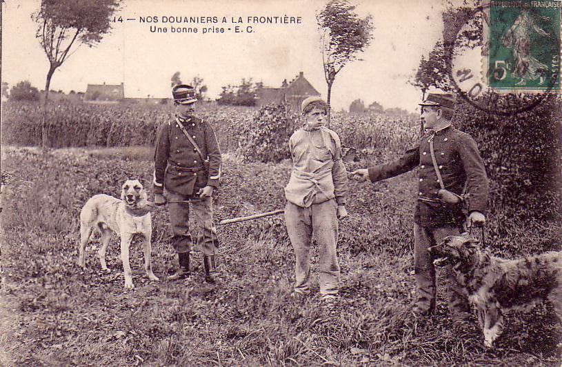 NOS DOUANIERS A LA FRONTIERE.  Une Bonne Prise  (Belle Carte) - Customs