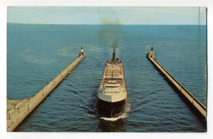 Giant Freighter Entering Ship Canal Duluth Superior Harbor - Other & Unclassified